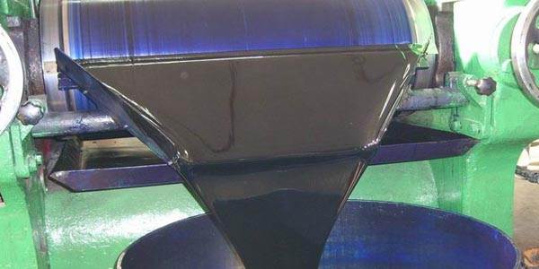 正在生產(chǎn)的復(fù)合油墨