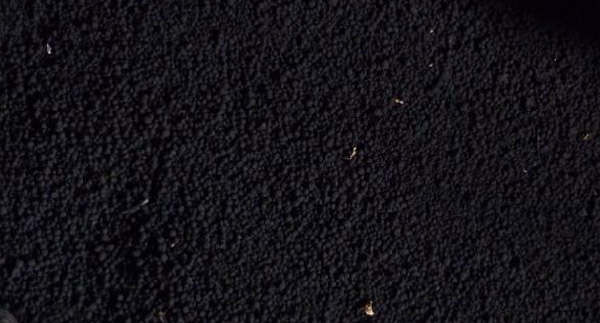 加工好的燈油法炭黑產品